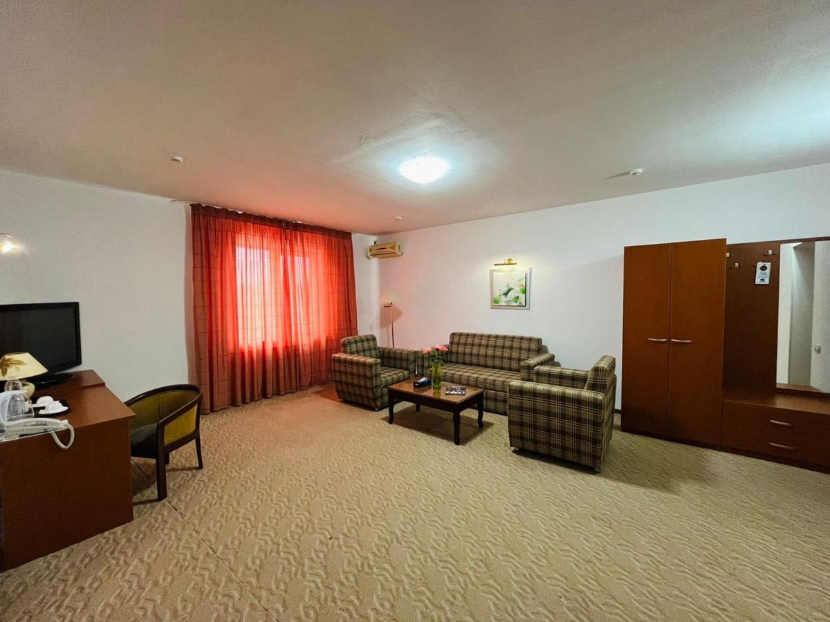Tengri Hotel Atyrau Luaran gambar