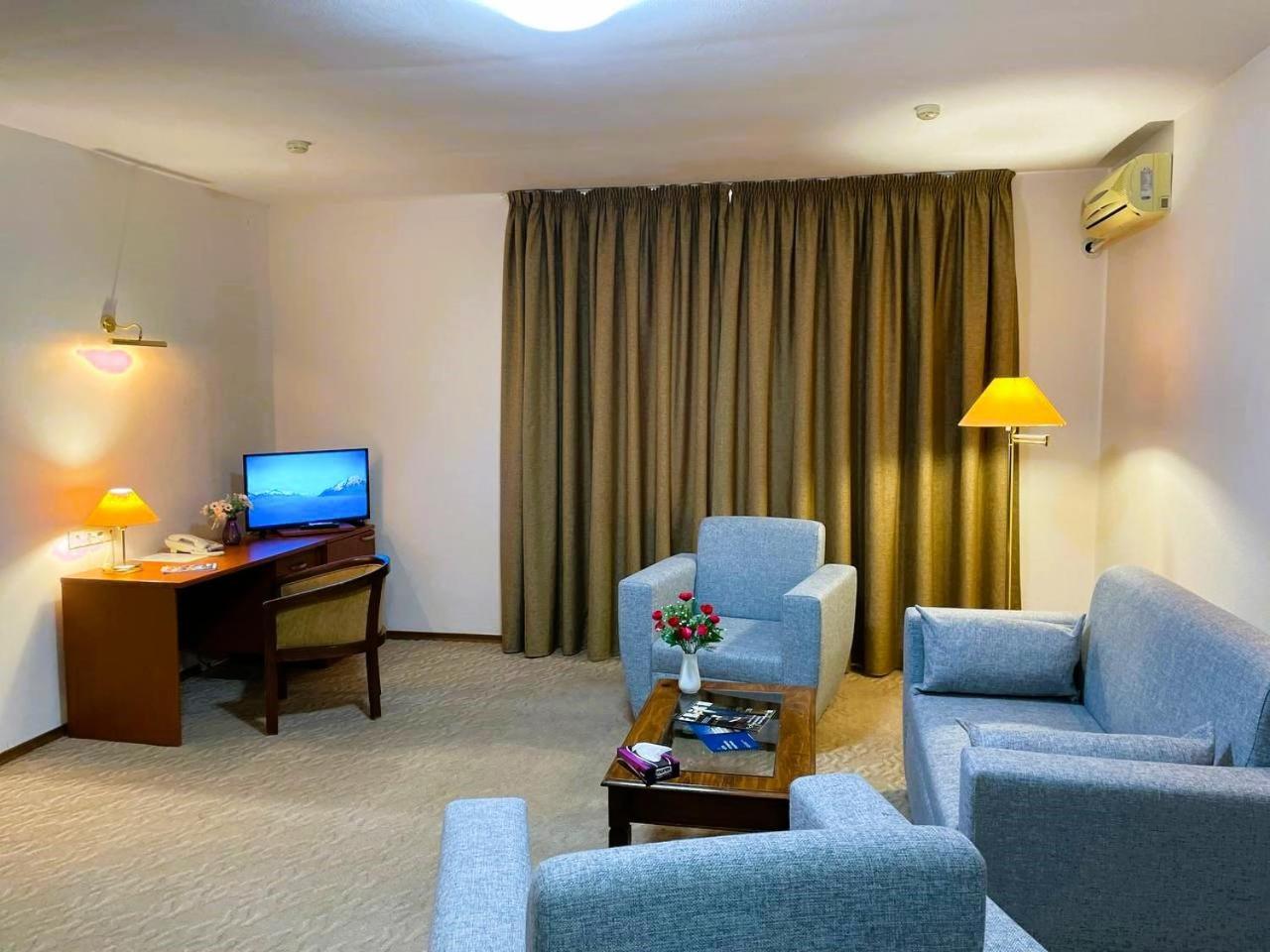 Tengri Hotel Atyrau Luaran gambar
